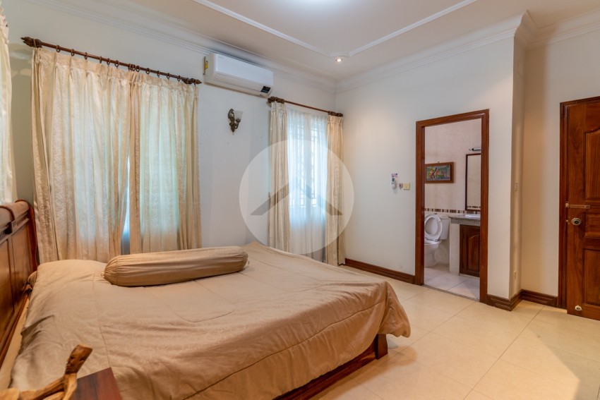 4 Bedroom Villa For Rent - Tonle Bassac, Phnom Penh