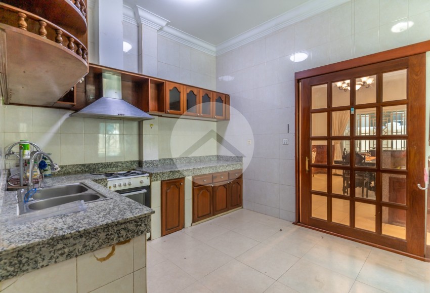 4 Bedroom Villa For Rent - Tonle Bassac, Phnom Penh