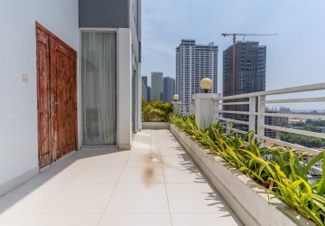 3 Bedroom Duplex Penthouse For Rent - Tonle Bassac, Phnom Penh thumbnail