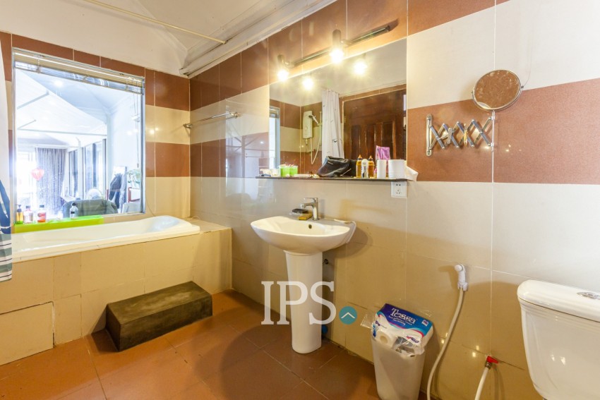 1 Bedroom Renovated Apartment For Rent - Phsar Kandal 1, Phnom Penh