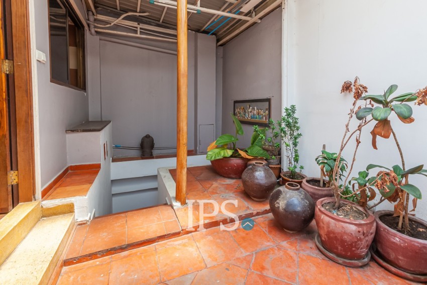 1 Bedroom Renovated Apartment For Rent - Phsar Kandal 1, Phnom Penh