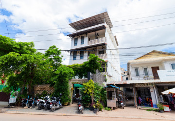 9 Bedroom Guesthouse For Rent - Svay Dungkum, Siem Reap thumbnail