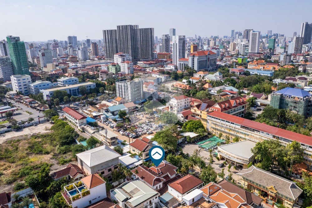 6 Bedroom Colonial  Villa For Sale - Tonle Bassac, Phnom Penh - Image 24