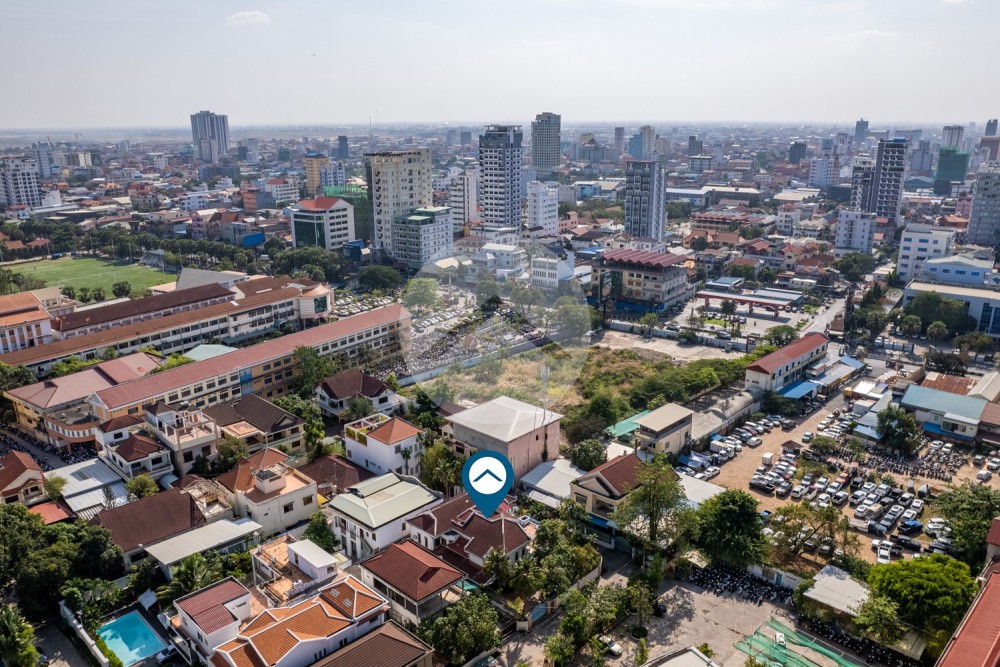 6 Bedroom Colonial  Villa For Sale - Tonle Bassac, Phnom Penh - Image 25
