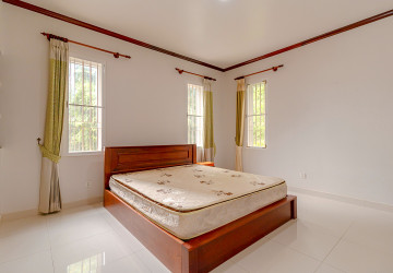 3 Bedroom Apartment For Rent - Slor Kram, Siem Reap thumbnail
