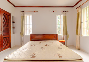 3 Bedroom Apartment For Rent - Slor Kram, Siem Reap thumbnail