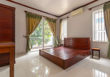 3 Bedroom Apartment For Rent - Slor Kram, Siem Reap thumbnail