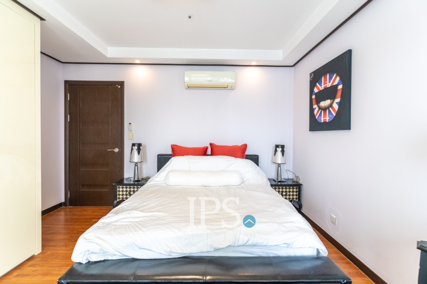 3 Bedroom Condo For Rent - De Castle Royal, BKK1, Phnom Penh