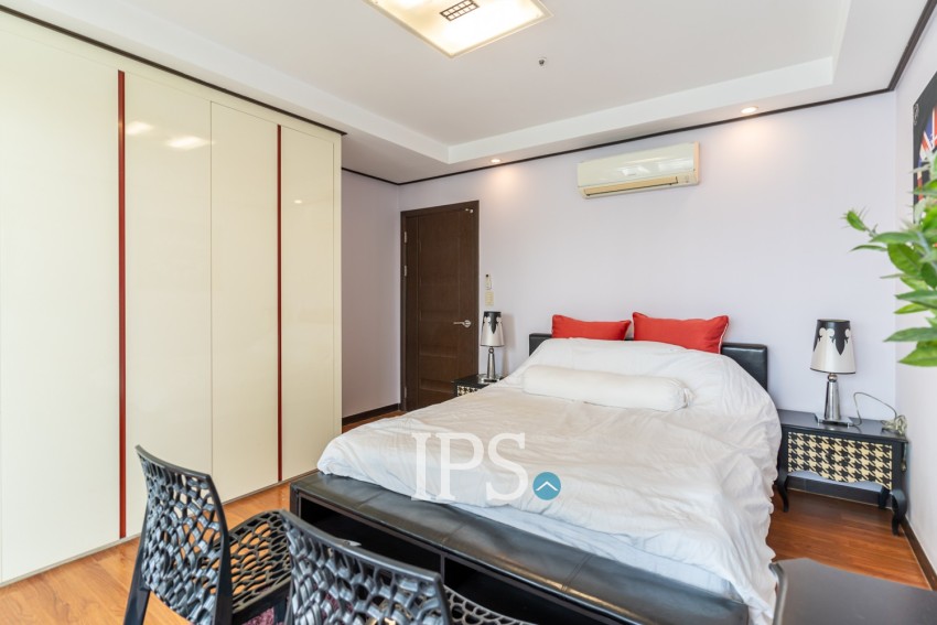 3 Bedroom Condo For Rent - De Castle Royal, BKK1, Phnom Penh