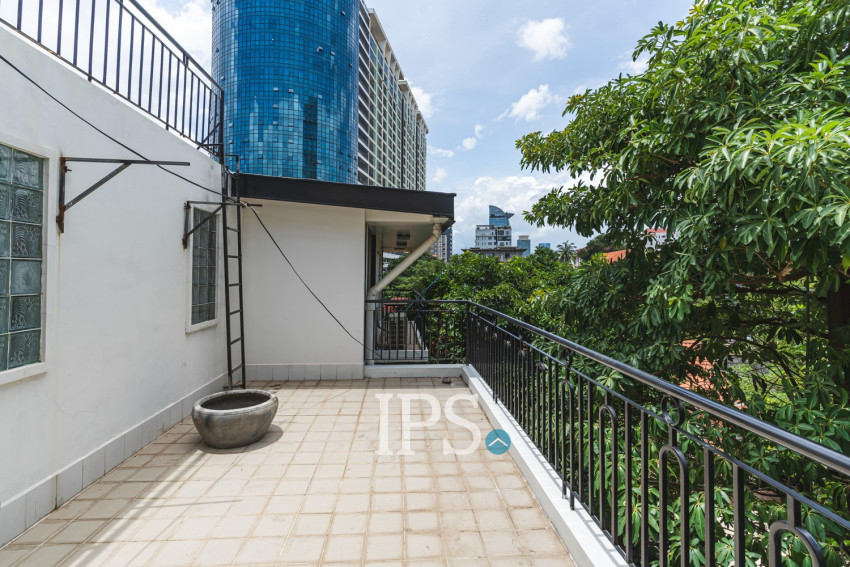 3 Bedroom Duplex Apartment for Rent - Wat Phnom, Phnom Penh