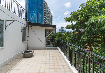 3 Bedroom Duplex Apartment for Rent - Wat Phnom, Phnom Penh thumbnail