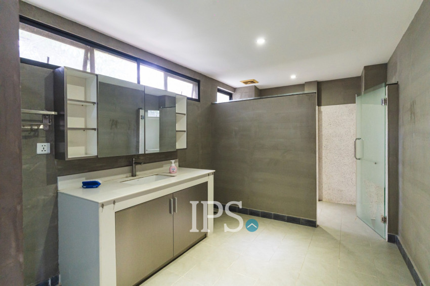 3 Bedroom Duplex Apartment for Rent - Wat Phnom, Phnom Penh