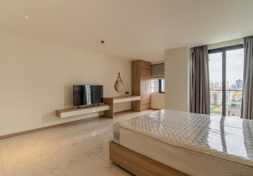 4 Bedroom Serviced Apartment For Rent - BKK1, Phnom Penh thumbnail