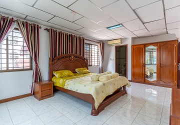 1 Bedroom Apartment For Rent - Beoung Raing, Phnom Penh thumbnail