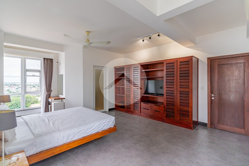 3 Bedroom Serviced Apartment For Rent - Tonle Bassac, Phnom Penh