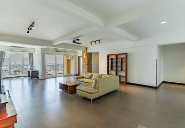 4 Bedroom Serviced Apartment For Rent - Tonle Bassac, Phnom Penh thumbnail