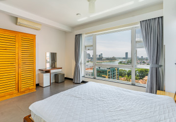 4 Bedroom Serviced Apartment For Rent - Tonle Bassac, Phnom Penh thumbnail