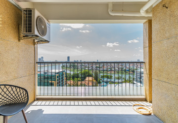 4 Bedroom Serviced Apartment For Rent - Tonle Bassac, Phnom Penh thumbnail