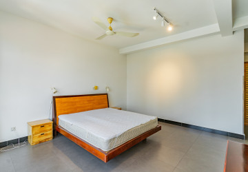 4 Bedroom Serviced Apartment For Rent - Tonle Bassac, Phnom Penh thumbnail