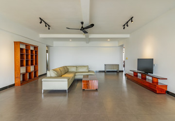 4 Bedroom Serviced Apartment For Rent - Tonle Bassac, Phnom Penh thumbnail