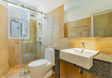 4 Bedroom Serviced Apartment For Rent - Tonle Bassac, Phnom Penh thumbnail