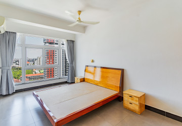 4 Bedroom Serviced Apartment For Rent - Tonle Bassac, Phnom Penh thumbnail
