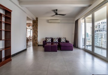 2 Bedrooms Serviced Apartment for Rent-Tonle Bassac,Phnom Penh thumbnail