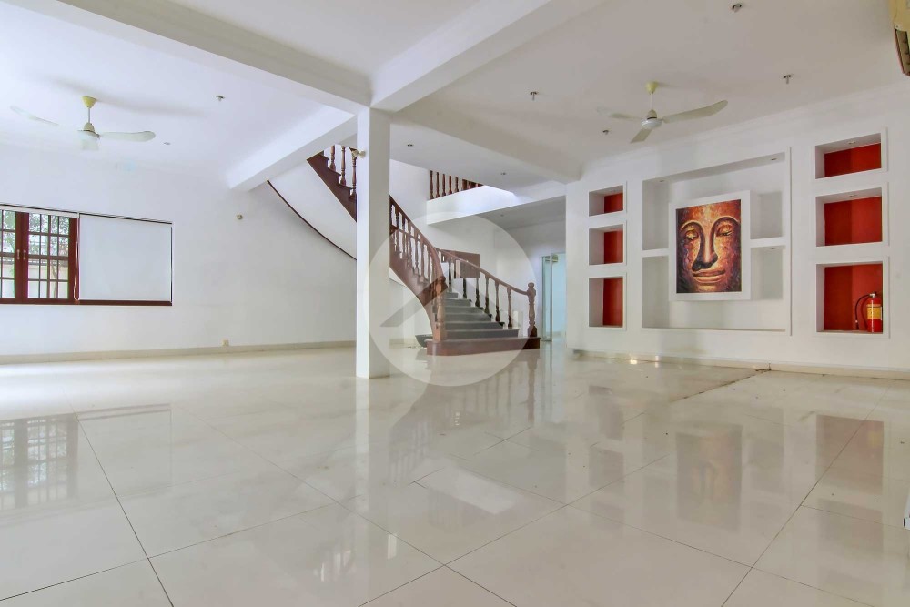 6 Bedroom Villa For Rent - Daun Penh, Phnom Penh - Image 2