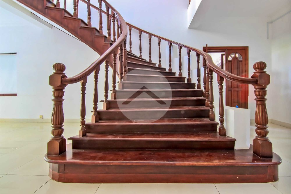 6 Bedroom Villa For Rent - Daun Penh, Phnom Penh - Image 8