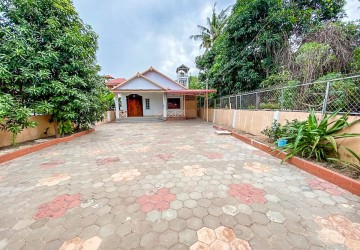 3 Bedrooms  Villa for Rent - Siem Reap thumbnail