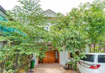 4 Bedroom Apartment For Rent - Slor Kram, Siem Reap thumbnail