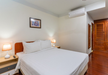 3 Bedrooms Serviced Apartment For Rent - Wat Phnom, Phnom Penh thumbnail