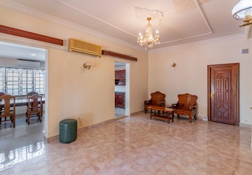 3 Bedroom Apartment For Rent - BKK1, Phnom Penh thumbnail
