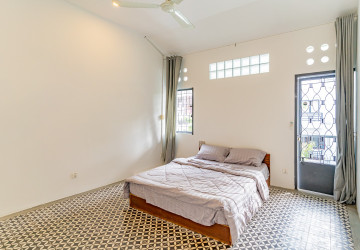 Renovated Duplex 2 Bedroom Apartment For Rent -  Chakto Mukh, Phnom Penh thumbnail