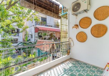 Renovated Duplex 2 Bedroom Apartment For Rent -  Chakto Mukh, Phnom Penh thumbnail