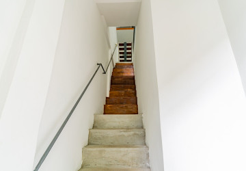 Renovated Duplex 2 Bedroom Apartment For Rent -  Chakto Mukh, Phnom Penh thumbnail