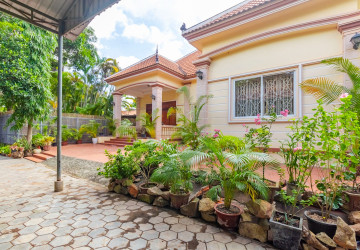 3 Bedroom House For Rent - Sala Komreuk, Siem Reap thumbnail