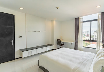 3 Bedroom Serviced Apartment For Rent - Beoung Raing, Phnom Penh thumbnail