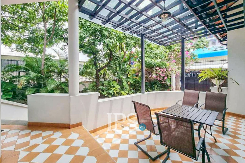 2 Bedroom Villa For Rent - Srah Chak, Phnom Penh