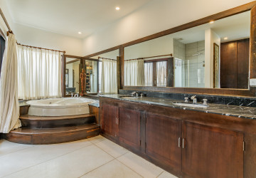 Renovated Duplex 4 Bedroom Penthouse For Rent - Phsar Kandal 1, Phnom Penh thumbnail