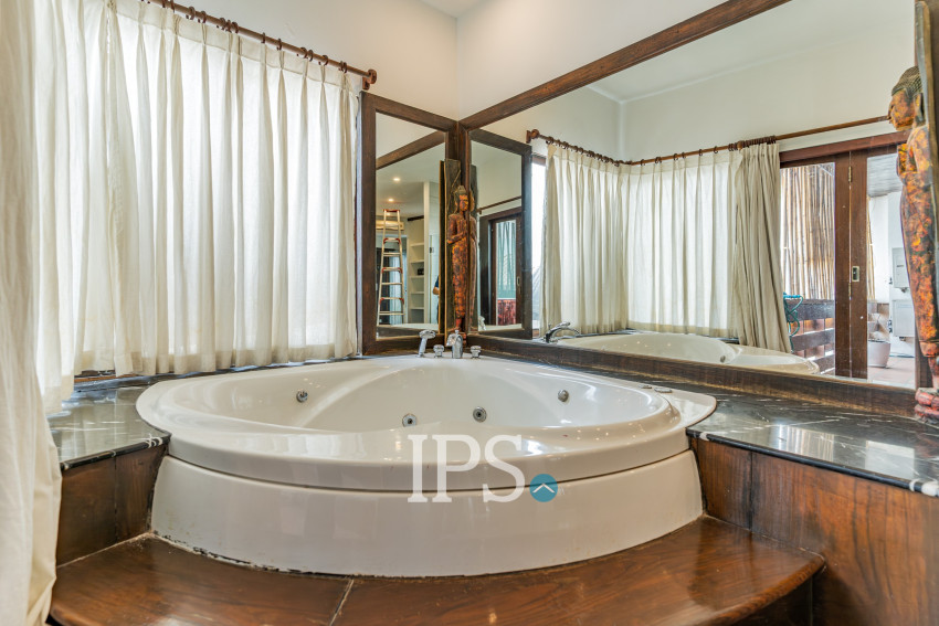 Renovated Duplex 4 Bedroom Penthouse For Rent - Phsar Kandal 1, Phnom Penh