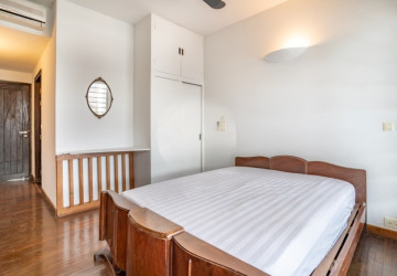 Renovated Duplex 4 Bedroom Penthouse For Rent - Phsar Kandal 1, Phnom Penh thumbnail