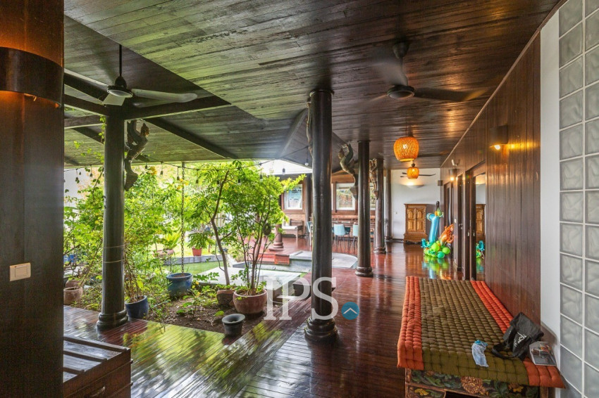 Renovated Duplex 4 Bedroom Penthouse For Rent - Phsar Kandal 1, Phnom Penh