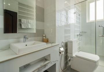 1 Bedroom Serviced Apartment For Rent - Toul Tum Poung 1, Phnom Penh thumbnail