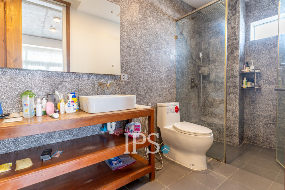 1 Bedroom Serviced Apartment For Rent - BKK1, Phnom Penh - Image 13