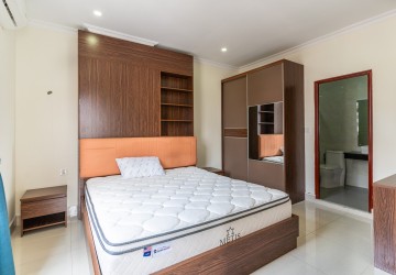 3 Bedrooms Condo For Rent - BKK2, Phnom Penh thumbnail