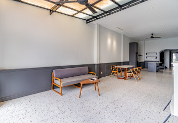 Renovated 3 Bedroom Apartment For Rent - Phsar Kandal 1, Phnom Penh thumbnail