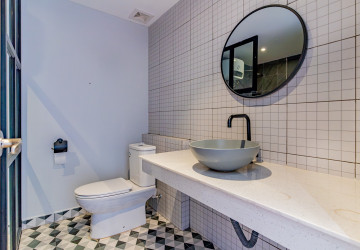 Renovated 3 Bedroom Apartment For Rent - Phsar Kandal 1, Phnom Penh thumbnail