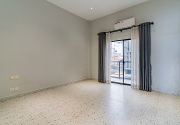 Renovated 3 Bedroom Apartment For Rent - Phsar Kandal 1, Phnom Penh thumbnail