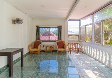 4 Bedroom Townhouse For Rent - Tonle Bassac, Phnom Penh thumbnail